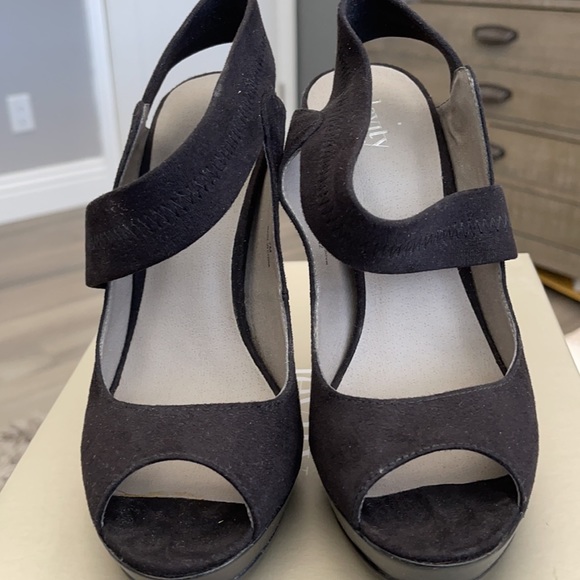 Levity Ivanna Heels Size 7 Black- Never Worn - Picture 2 of 5